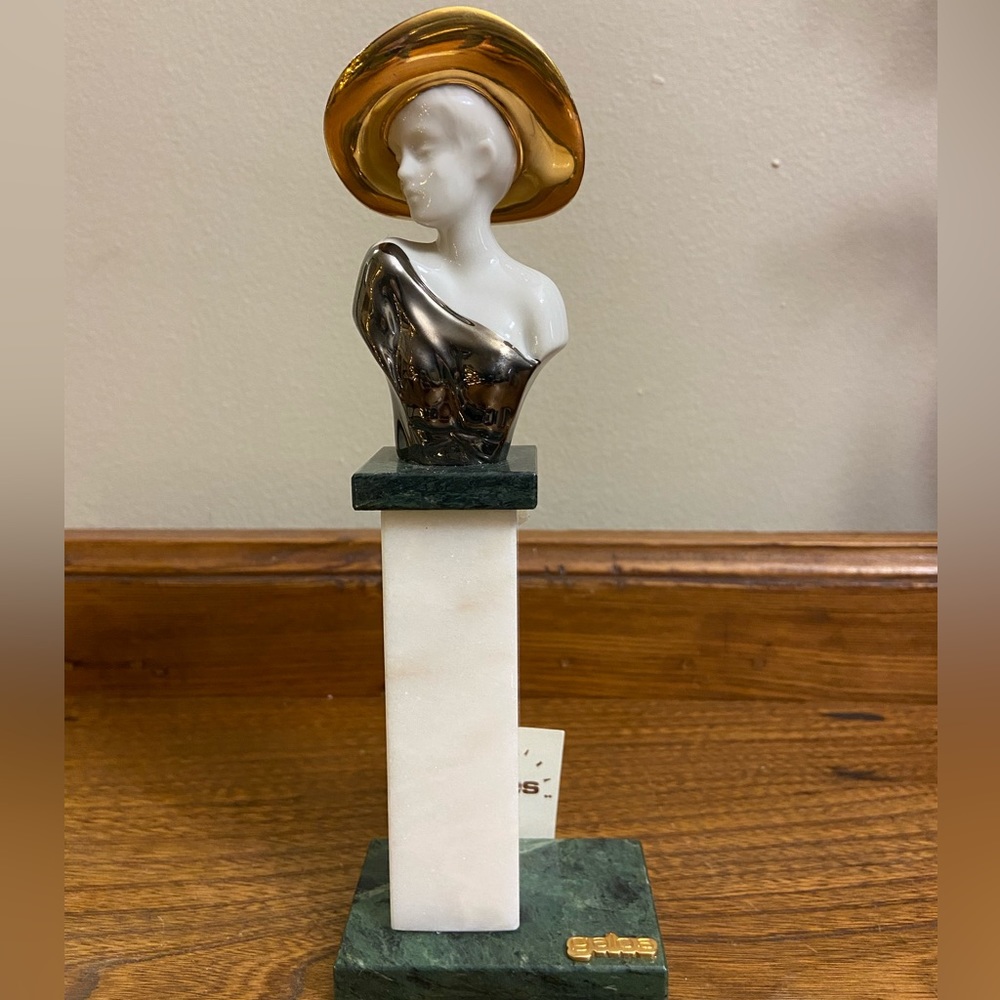 Galos 20yr Old Masters Collection - Porcelain Bust, Marble Base, Gold, Figurine